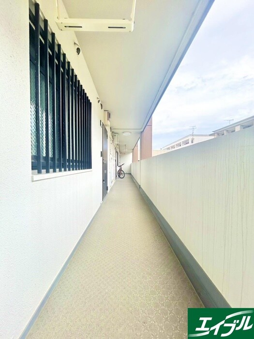 物件外観写真4　(エントランス部分)