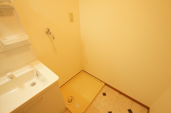 物件内観写真15　(洗濯機置場)