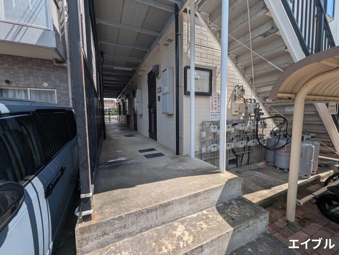 物件外観写真3　(エントランス部分)