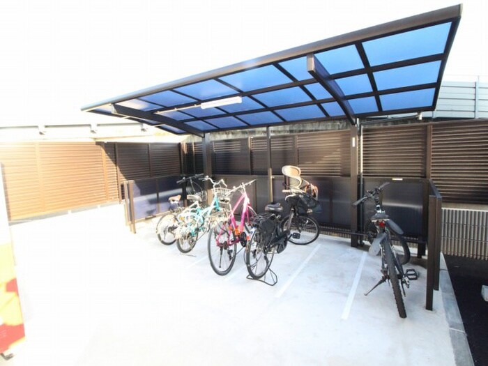物件外観写真5　(駐輪場)