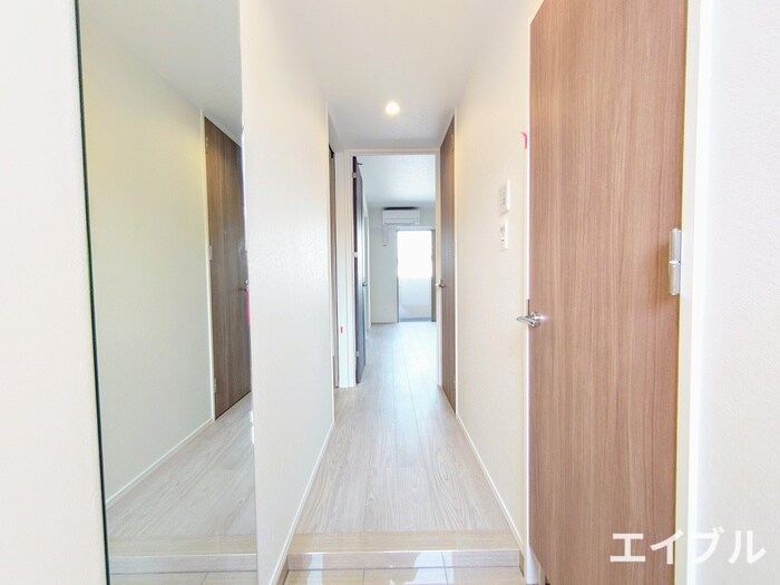 物件内観写真18　(玄関)