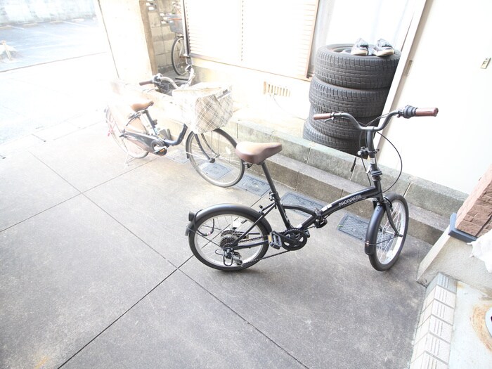 物件外観写真4　(駐輪場)