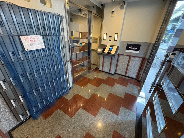 物件外観写真4　(エントランス部分)