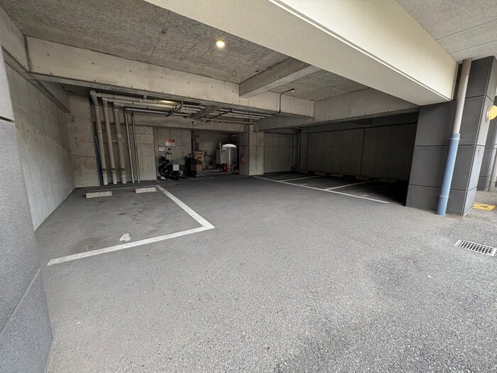 物件外観写真6　(駐車場)