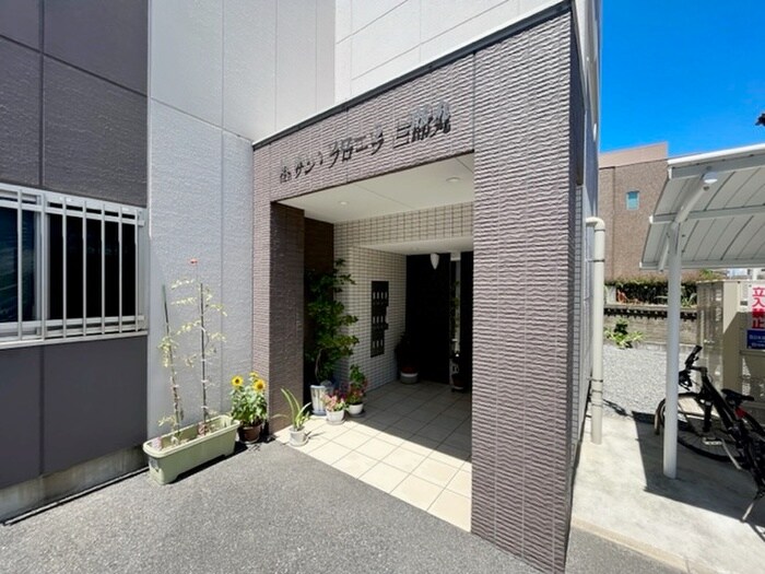 物件外観写真2　(エントランス部分)