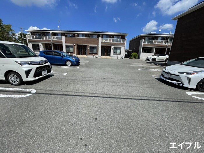 物件外観写真2　(駐車場)