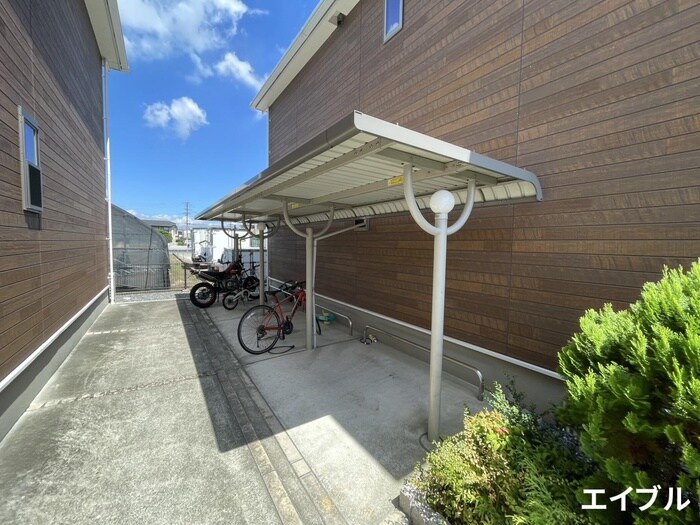 物件外観写真3　(駐輪場)