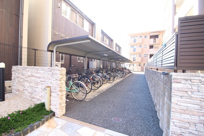 物件外観写真4　(駐輪場)