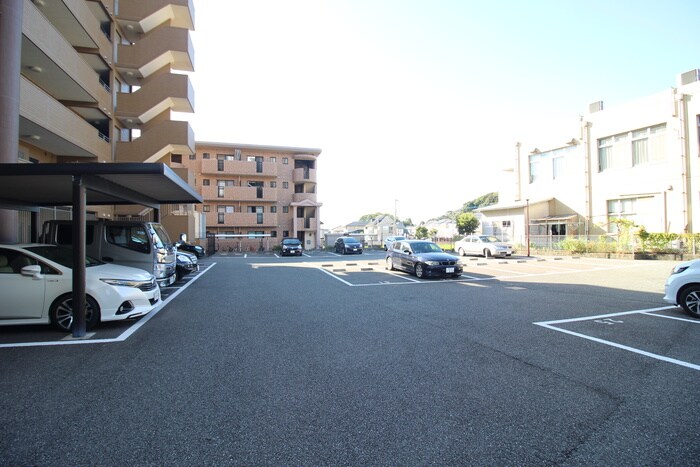 物件外観写真5　(駐車場)