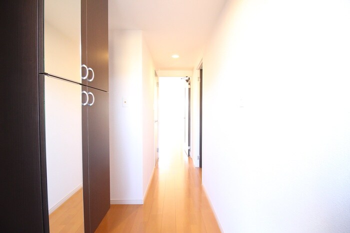 物件内観写真10　(玄関)