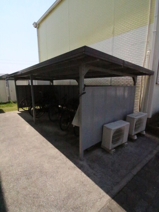 物件外観写真3　(駐輪場)