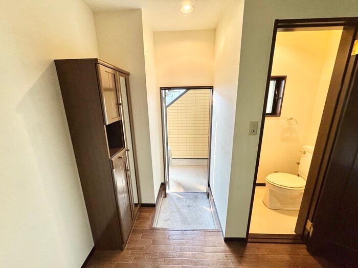 物件内観写真11　(玄関)