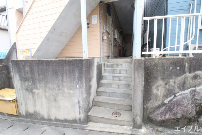 物件外観写真3　(エントランス部分)