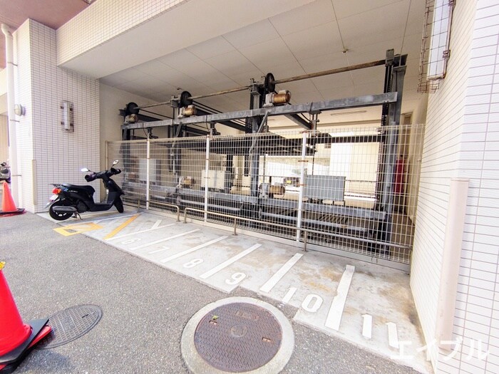 物件外観写真5　(バイク置き場)