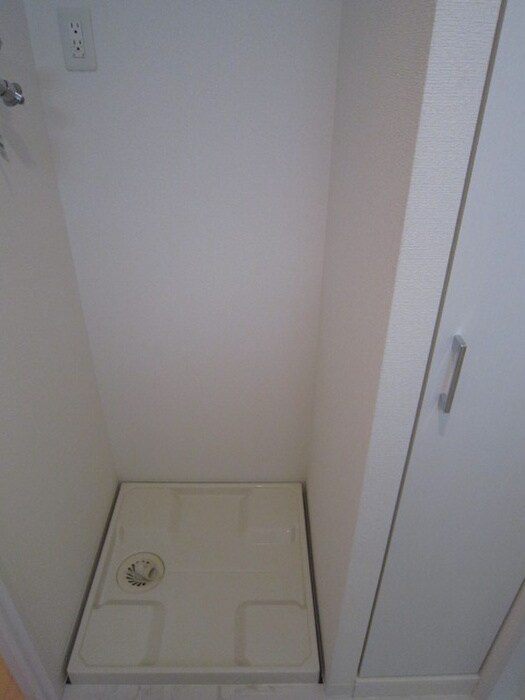 物件内観写真14　(洗濯機置場)