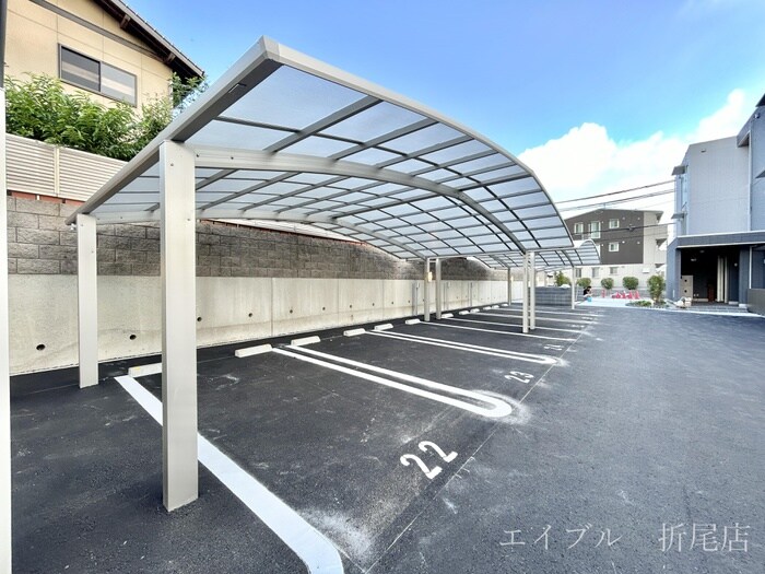 物件外観写真2　(駐車場)