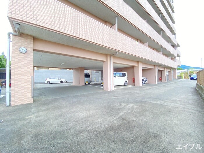 物件外観写真3　(駐車場)