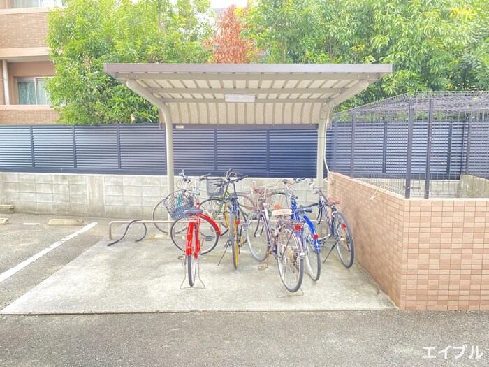 物件外観写真4　(駐輪場)