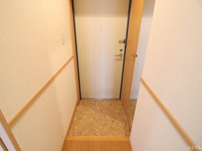 物件内観写真13　(玄関)