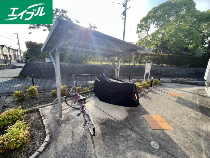 物件外観写真3　(駐輪場)