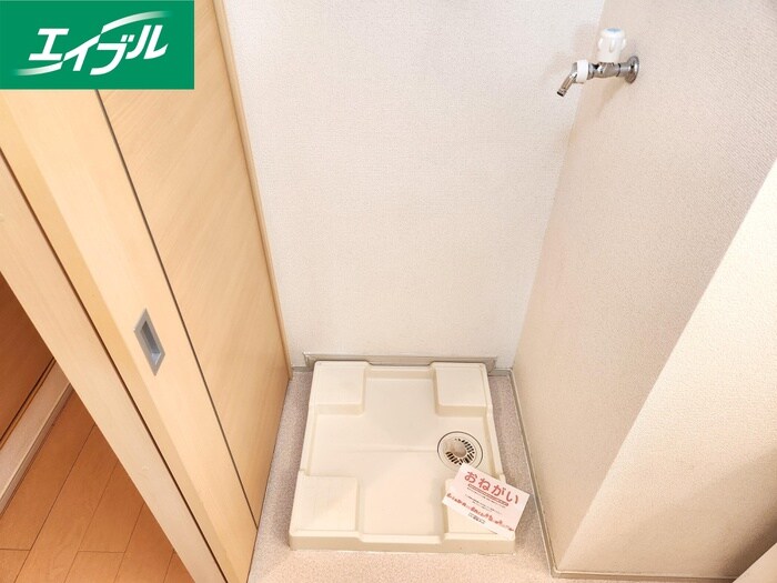 物件内観写真16　(洗濯機置場)