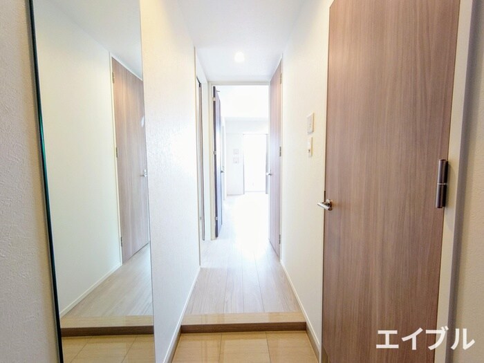 物件内観写真18　(玄関)