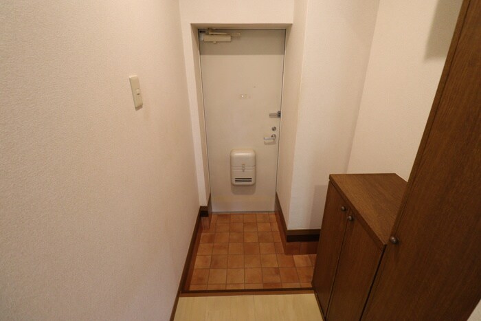 物件内観写真12　(玄関)