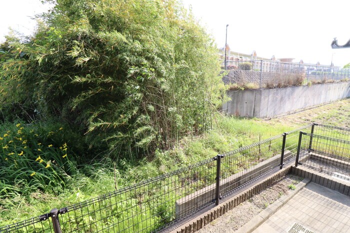 物件内観写真20　(室内からの展望)