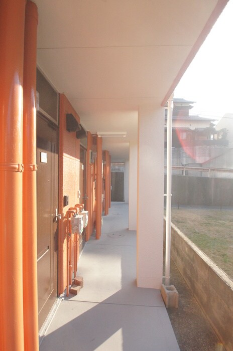 物件外観写真3　(エントランス部分)