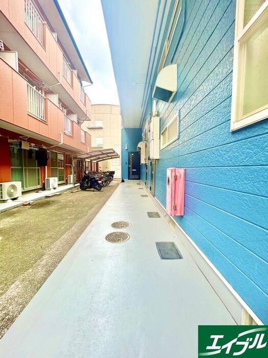 物件外観写真3　(エントランス部分)