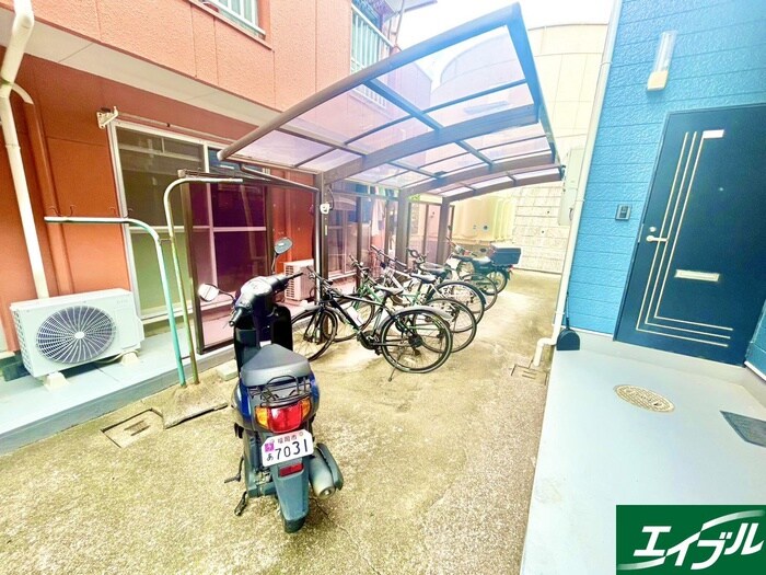 物件外観写真4　(駐輪場)