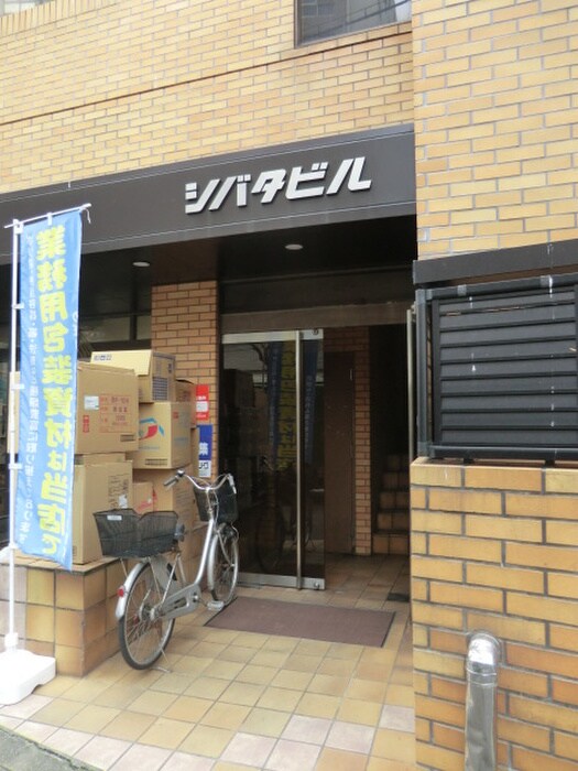 物件外観写真2　(エントランス部分)