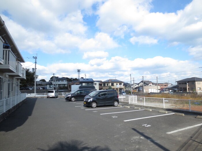 物件外観写真2　(駐車場)