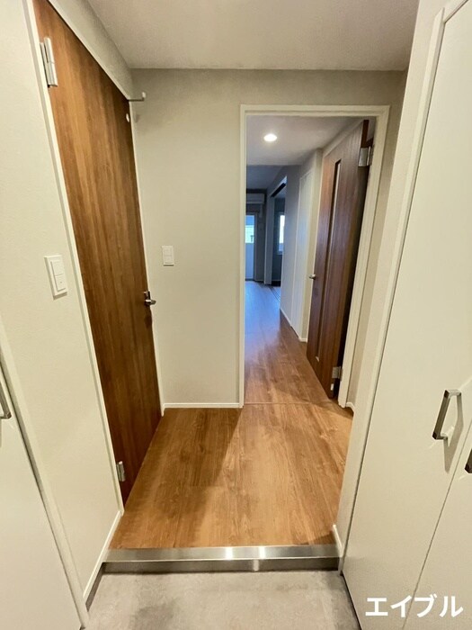 物件内観写真13　(玄関)