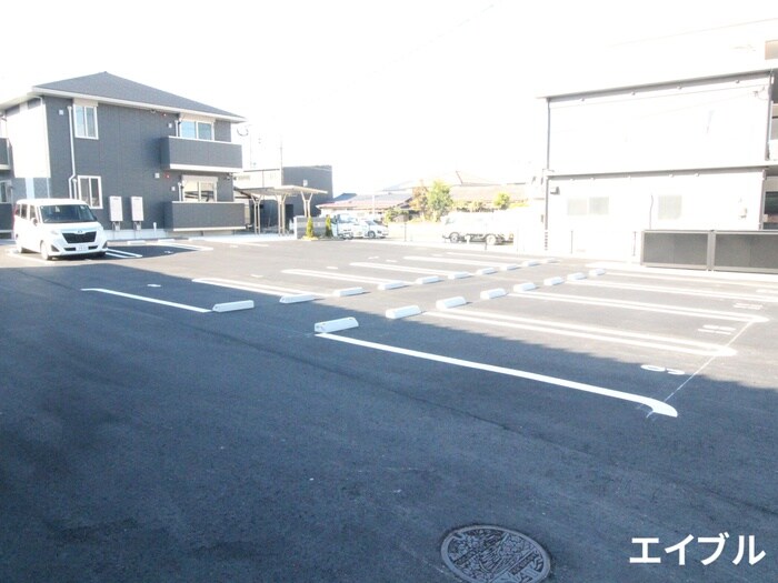 物件外観写真3　(駐車場)