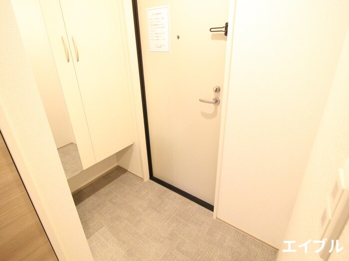 物件内観写真16　(玄関)