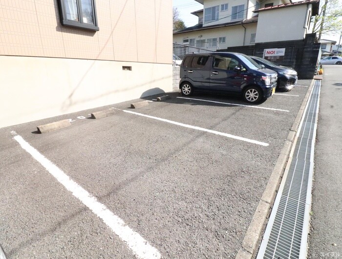 物件外観写真4　(駐車場)