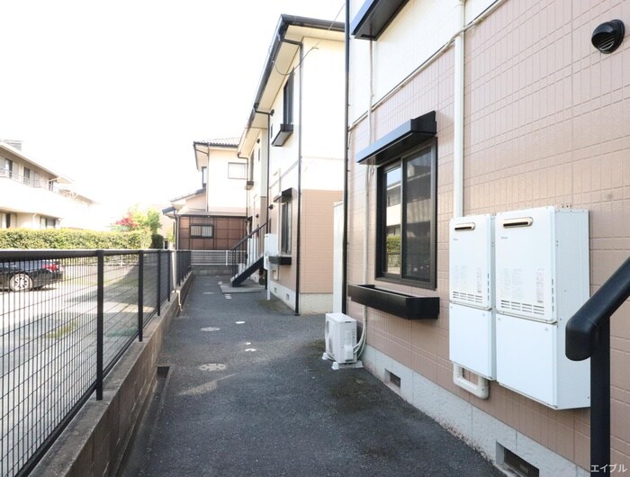 物件外観写真5　(エントランス部分)