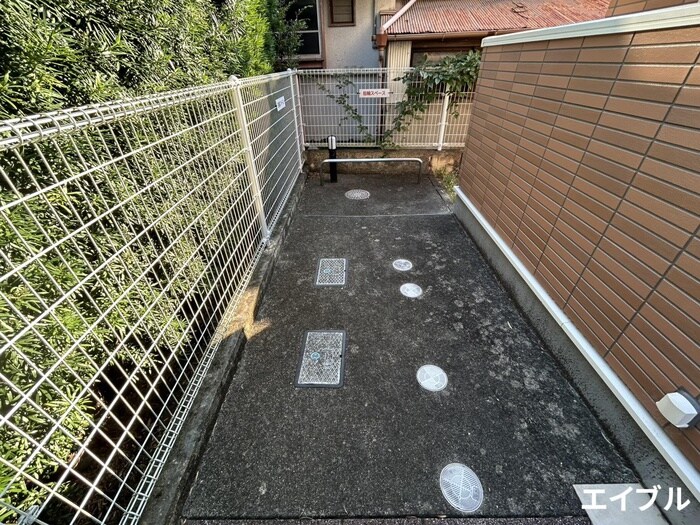 物件外観写真5　(駐輪場)