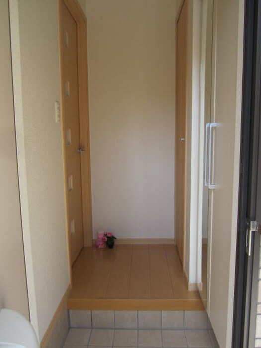 物件内観写真15　(玄関)