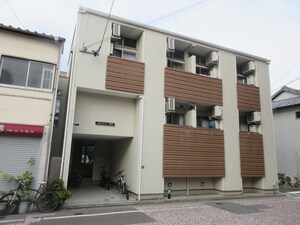 カトルセゾン博多外観写真