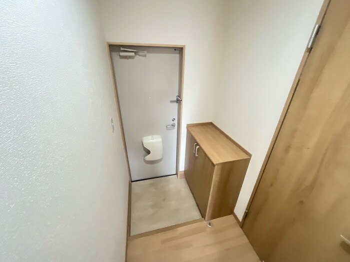 物件内観写真8　(玄関)