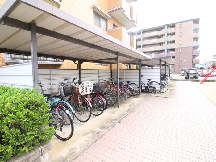 物件外観写真5　(駐輪場)