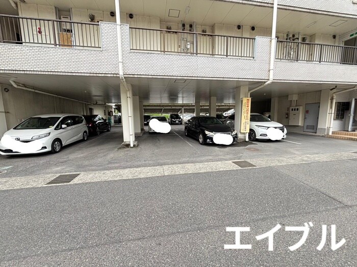 物件外観写真2　(駐車場)