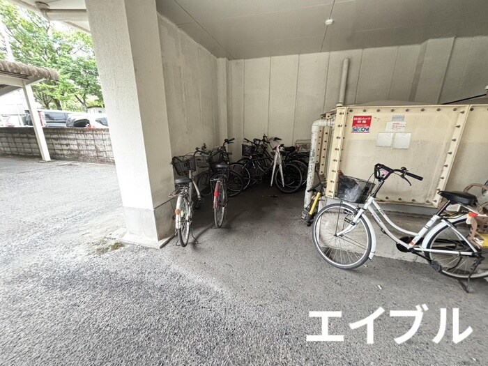 物件外観写真3　(駐輪場)