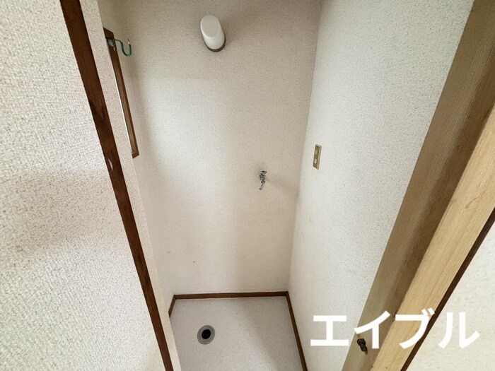 物件内観写真10　(洗濯機置場)