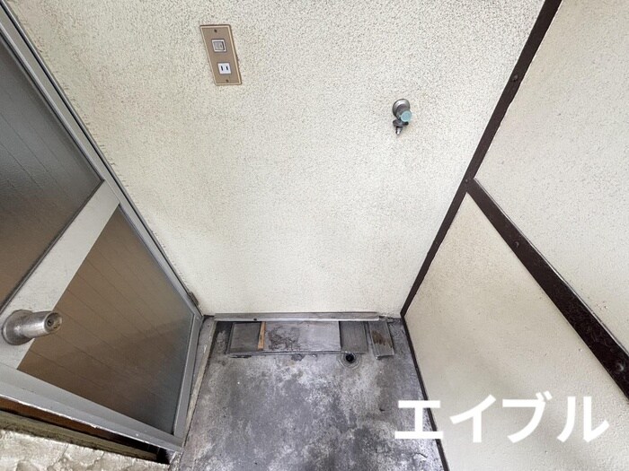 物件内観写真11　(洗濯機置場)