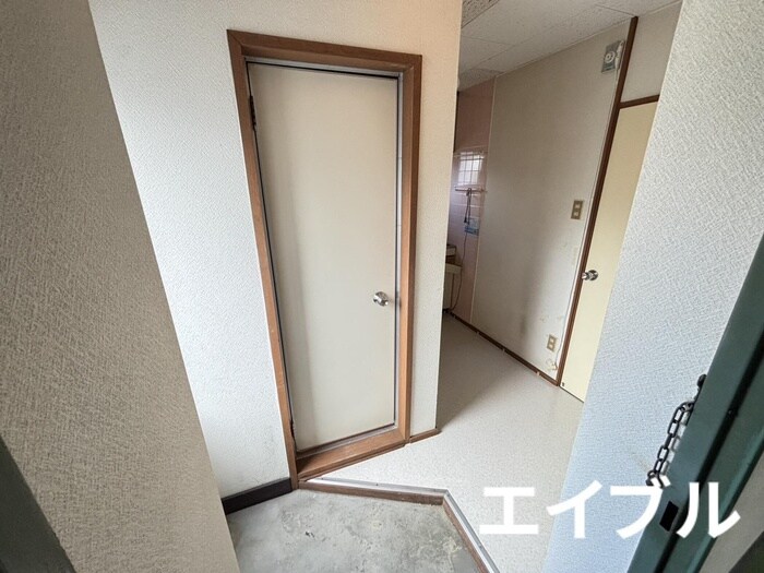 物件内観写真13　(玄関)