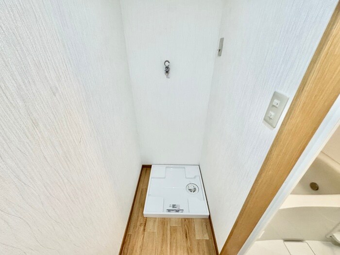 物件内観写真9　(洗濯機置場)