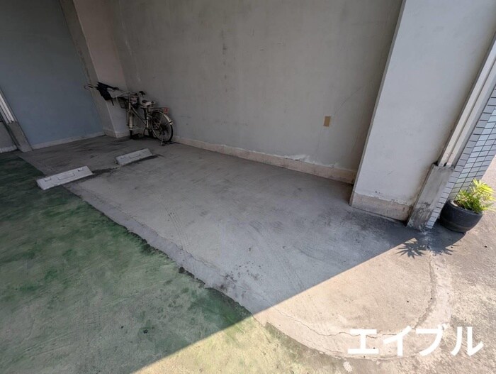 物件外観写真2　(駐車場)